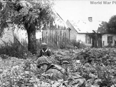 Waffen-SS troops during Warsaw Uprising 3