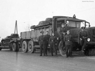 Bussing-NAG Type 900 and Sd,Ah. 115 with Panzer I
