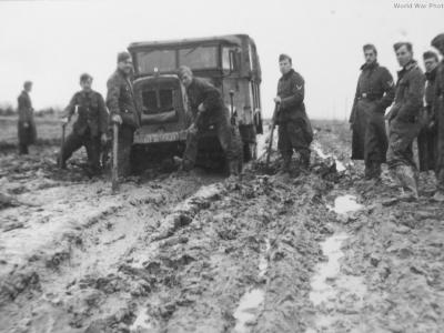 Einheitsdiesel stuck in mud