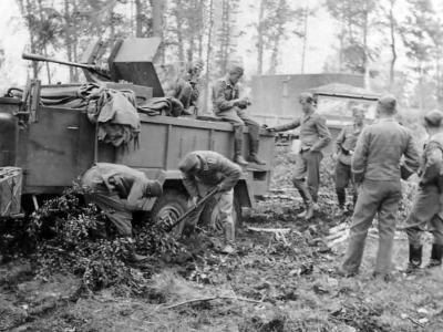 Luftwaffe truck Einheitsdiesel with 2 cm flak