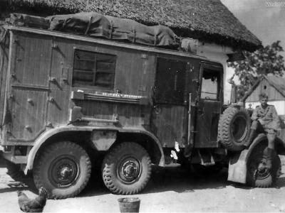 Einheits-Lkw as radio mast motor-vehicle Kfz 68