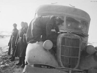 Ford bus V8-51 Demjansk February 1942