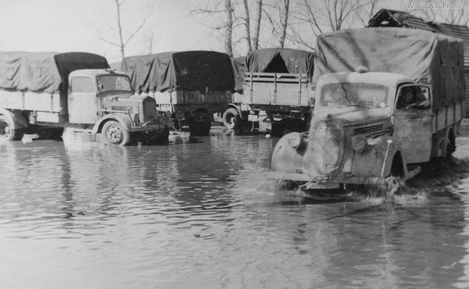 Ford G 917 T and Mercedes Benz L3000 Kertsch 1942