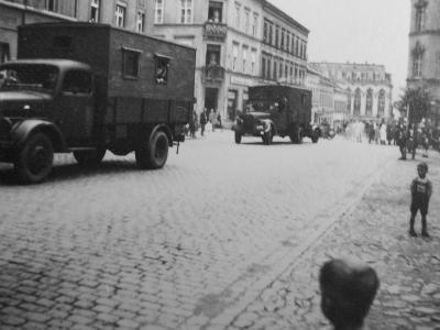 Mercedes-Benz type L 3000 S and a Ford type G 917 T Rouen, France