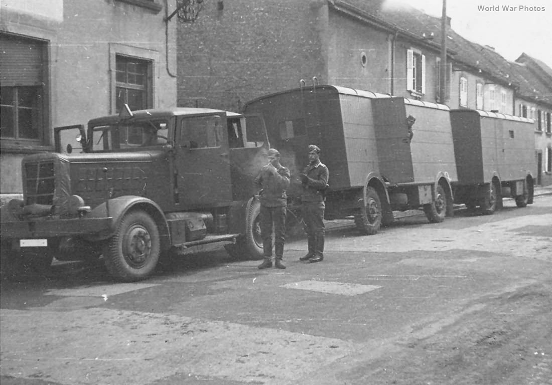 Hanomag SS 100 with trailers