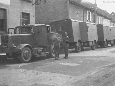 Hanomag SS 100 with trailers