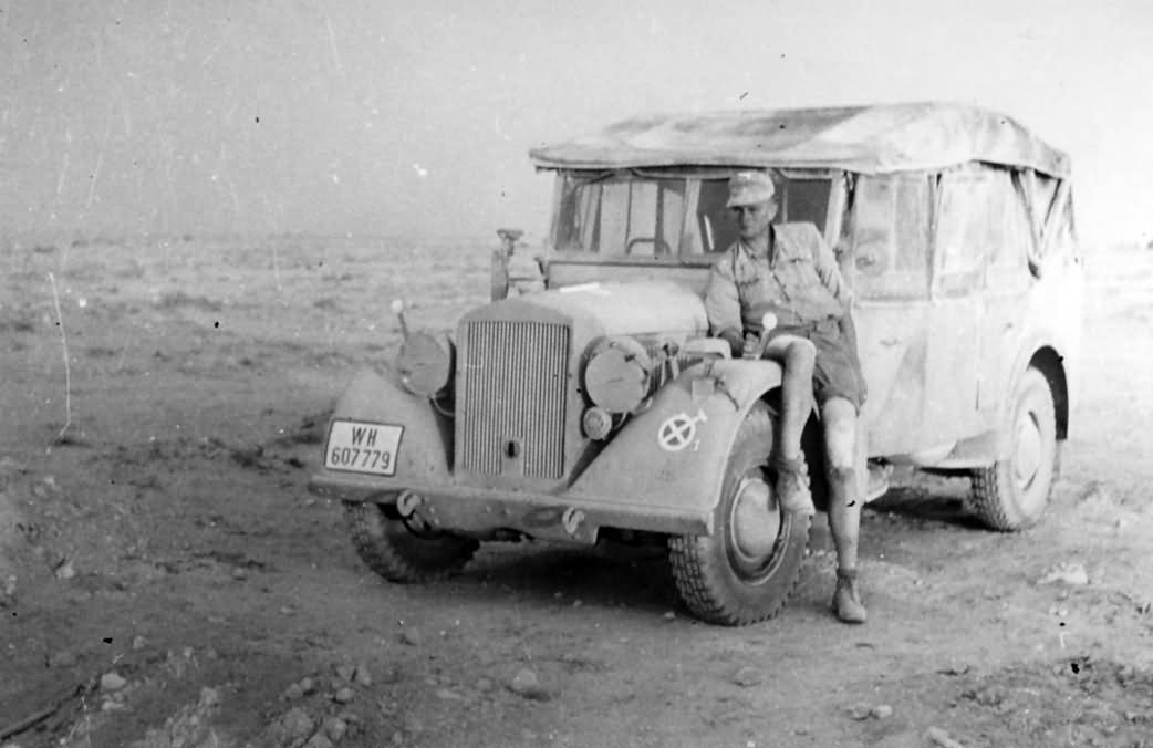 Horch 901 with the car body type 40 – Afrika Korps
