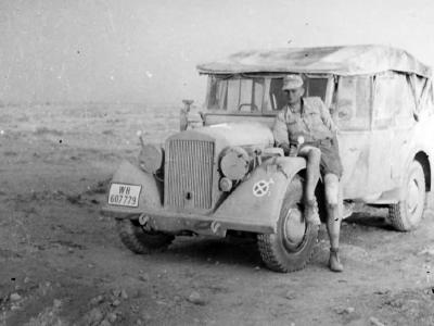 Horch 901 with the car body type 40 – Afrika Korps