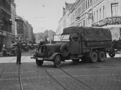 Mercedes LG 3000 with trailer