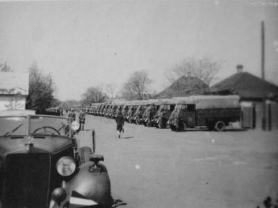 Renault AHN and Mercedes 230
