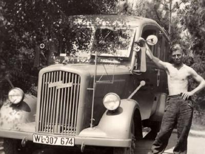 Blitz of the Luftwaffe ambulance WL307674