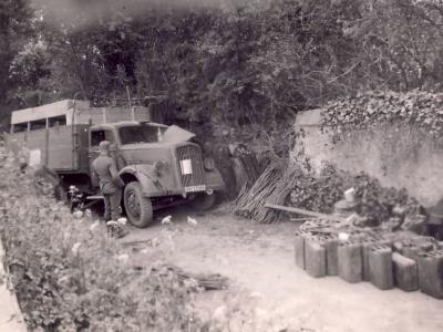 Opel Blitz Frontaufbau Benzinkanister