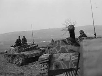 Semovente 105/25 convoy on the move