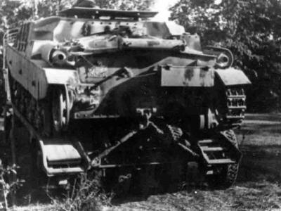 Semovente da 105/25 on a trailer 