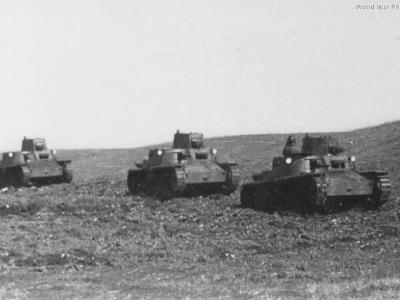 Column of M11/39 tanks