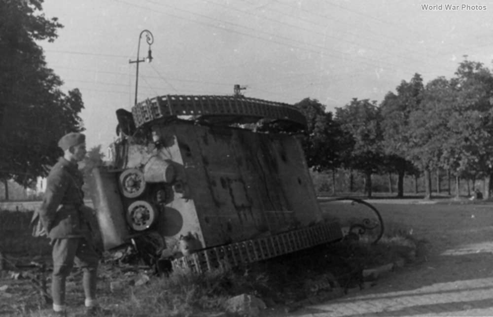 Destroyed German M15/42 of the PzAbt 202 1944 | World War Photos