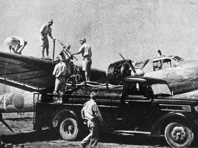 Mitsubishi G3M2 „Nell” refueling