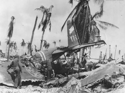 Marines inspect G3M of the 755 Kokutai on Tarawa
