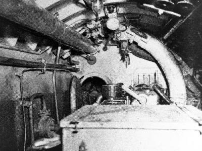 Midget submarine Type D, engine room looking forward 1945