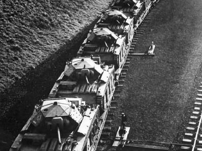 Trainload of Covenanter tanks in 1942
