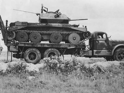 A13 tank loaded on an American White 920 18 ton 6×4 tank transporter, 1942