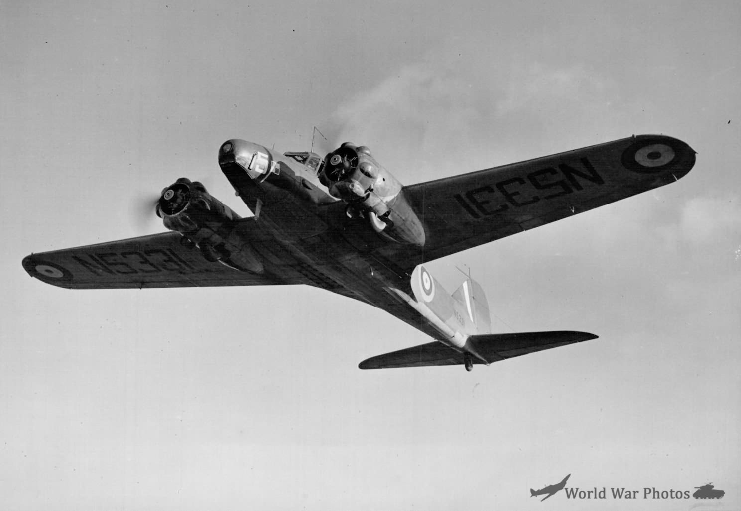 Anson I N5331 in Flight 6 OAFU 1940 6