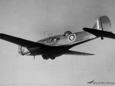 Anson I N5331 in Flight 6 OAFU 1940