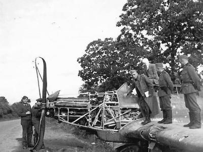 wehrmacht soldiers next to a Fairey Battle