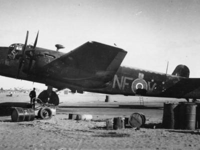 Halifax II L9613 NF-V 138 Sqn Egypt 1942