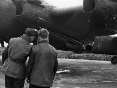 Halifax LL126 KN-W 77 Sqn