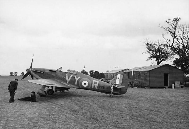Hurricane P2923 VY-R of No 85 Squadron