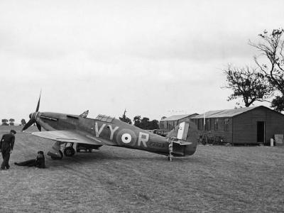 Hurricane P2923 VY-R of No 85 Squadron