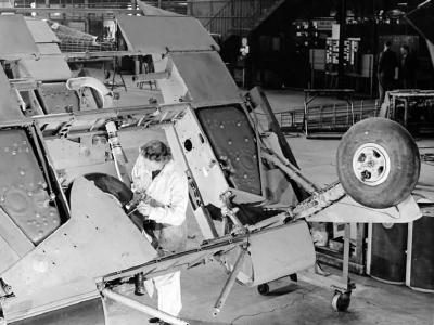 Hurricane assembly and production wing center section