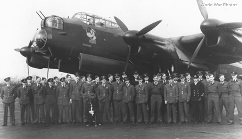 106 Sqn Lancaster ED593 ZN-T 1942 | World War Photos