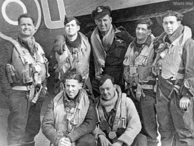 Lancaster 463 Sqn FO Wickes crew