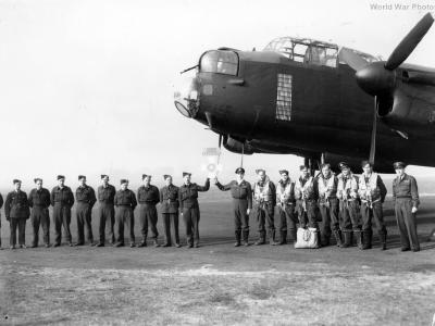 Lancaster bomber ME746 166 Sqn