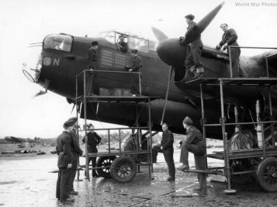 Avro Lancaster ED860 QR-N