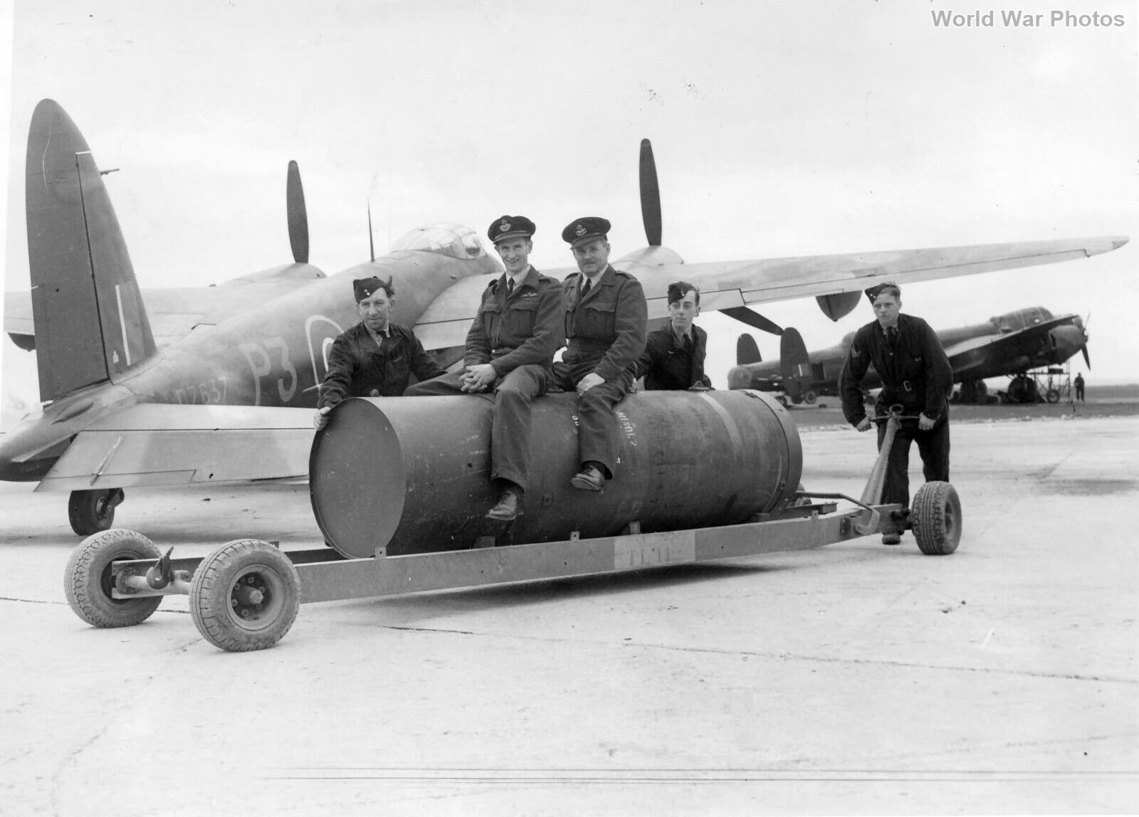 Mosquito BIV DZ637 692 Sqn