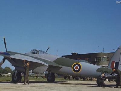 Factory fresh Mosquito HJ728 at Hatfield