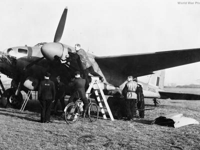 Mosquito B IV DK336 GB-P 105 Squadron