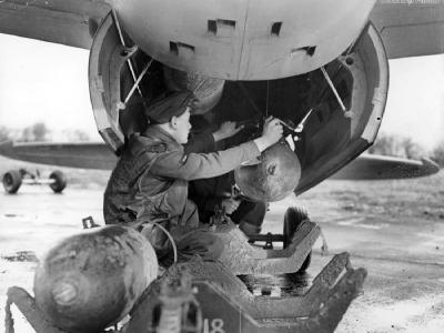 RAF ground crew loading bombs onto a Mosquito FB VI 2