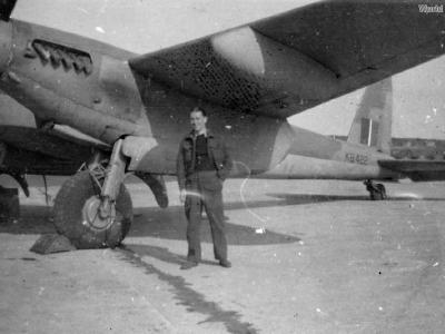 Mosquito Mk 25 KB422