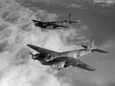 Mosquito 105 Sqn DZ353 DZ367