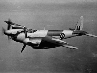 Mosquito fly on one engine