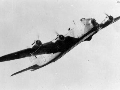 Stirling MG-D N3641 of 7 Sqn in flight