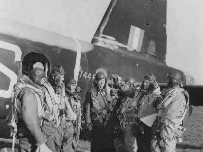 Crew with Stirling MG-S W7446 October 1941