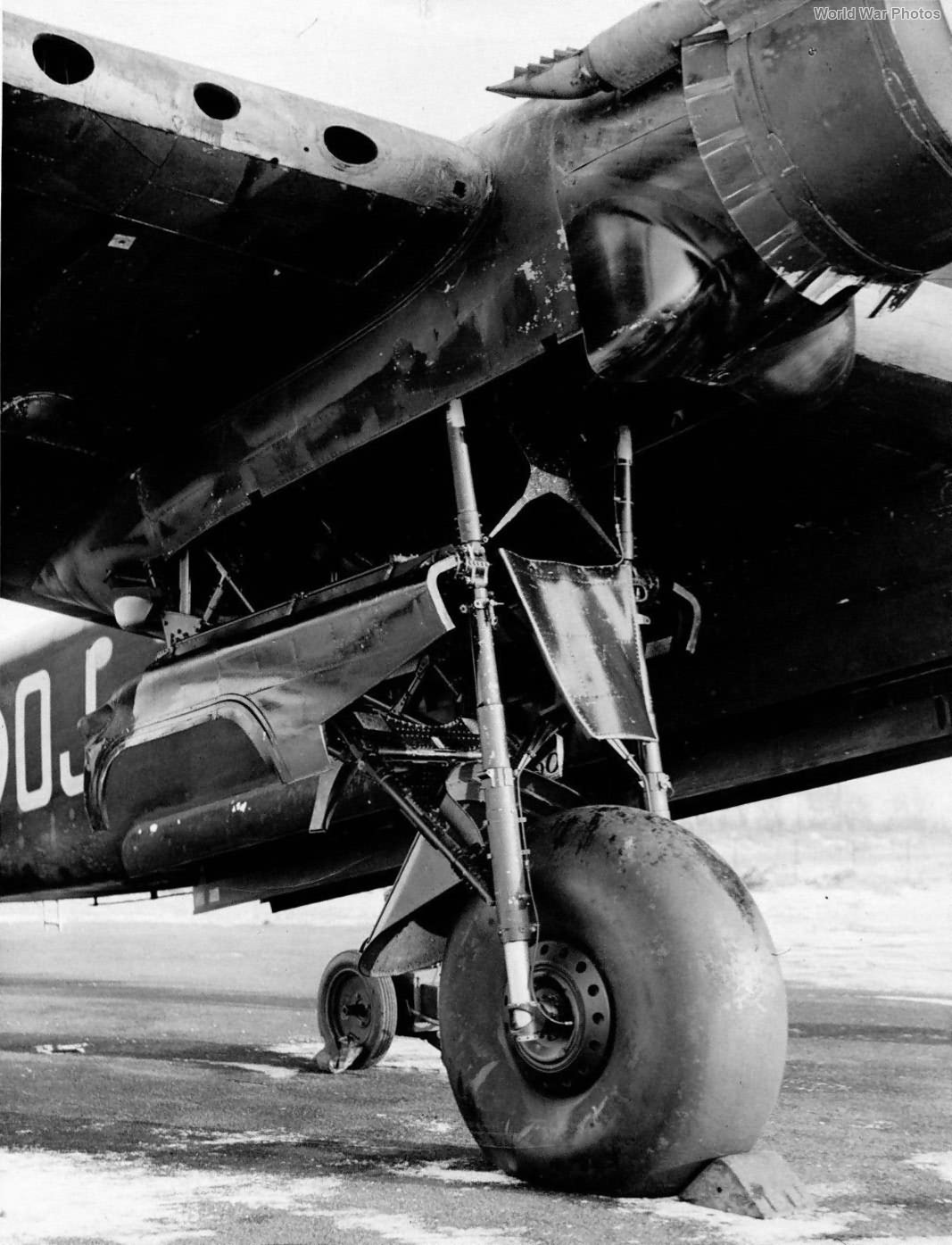 Stirling Main Gear 149 Sqn | World War Photos