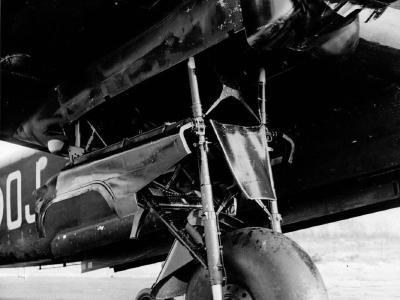 Short Stirling main gear