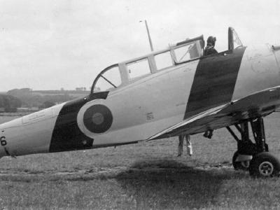 Target-tug Skua L2996