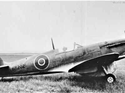 Spitfire with slipper fuel tank